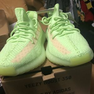Yeezy boost 350 v2 glow